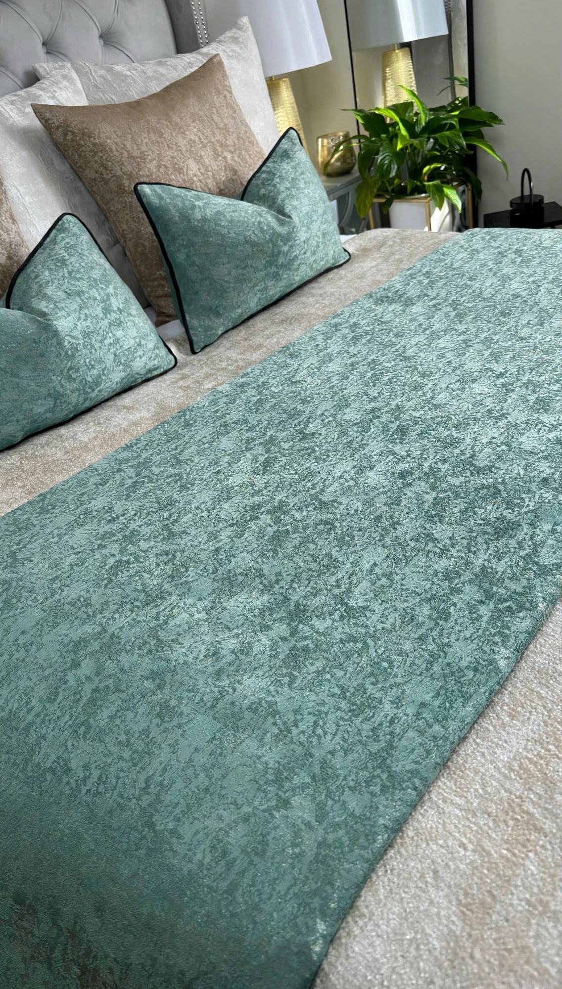Sea Green / Mint Green Crushed Velvet Bed Runner With 2 Matching Cushion Covers - Pack Of 3